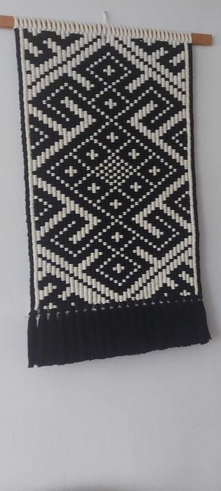 Decoratiune macrame pentru perete, motiv traditional romanesc