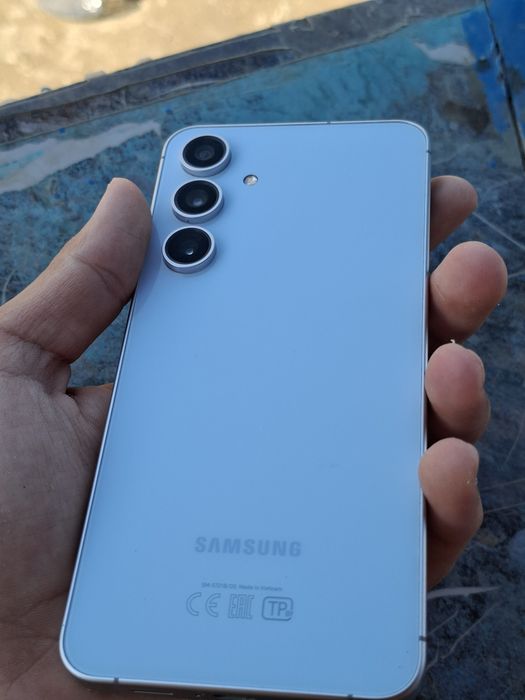 Самсунг с24 фе ( samsung S24 Fe)