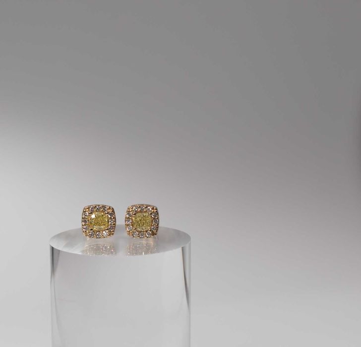 Обеци с жълти естествени диаманти