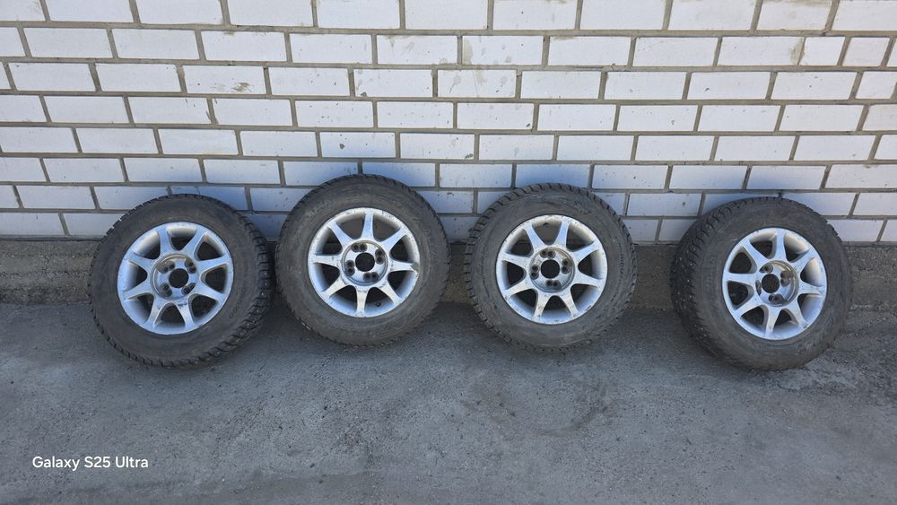 Шины с дисками в отличном состоянии.
