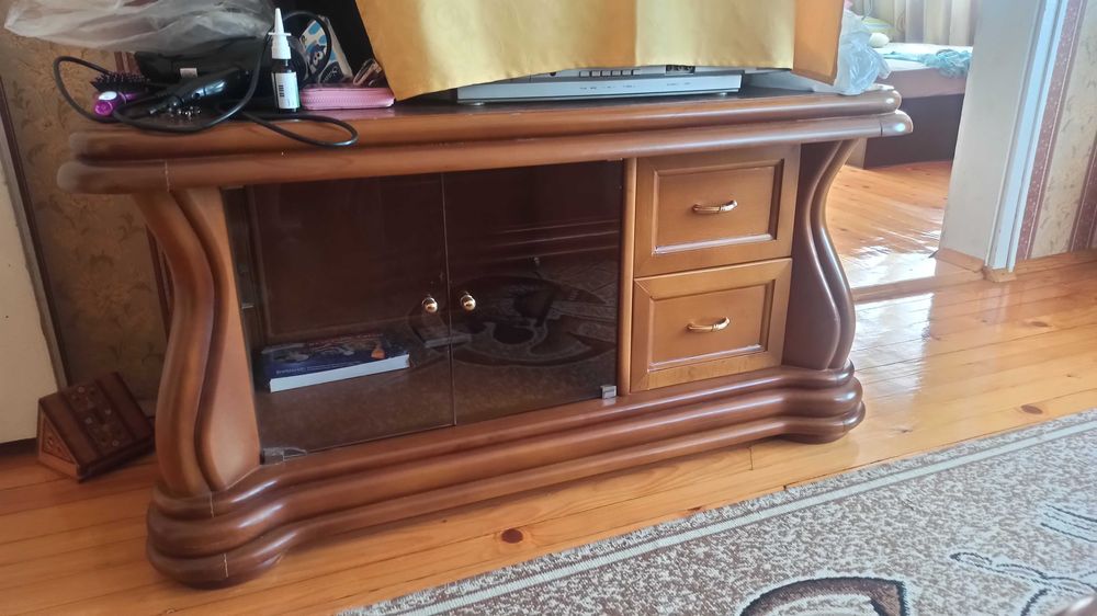 Холна гарнитура +тв шкаф Диван тройка,двойка, фотьойл и тв шкаф. Масив