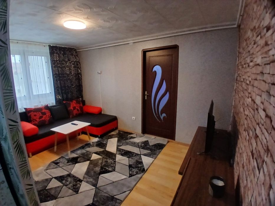 Închiriez apartament cu doua camere mobilat și utilat