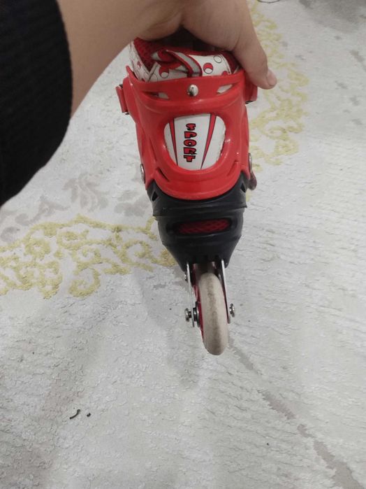 Ролики красный цвет