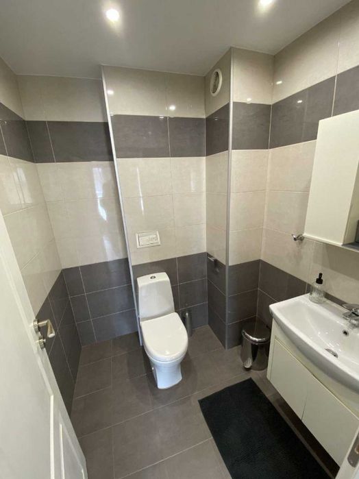 Дава се под наем Тристаен апартамент в Пловдив, Център - 120 кв.м за 650 € - Снимка #13