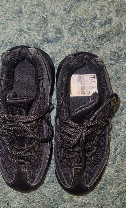 Adidas Nike  m 27.5
