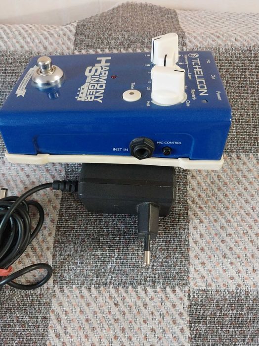 Продам вокальный процессор Tc-Helicon Harmony Singer
