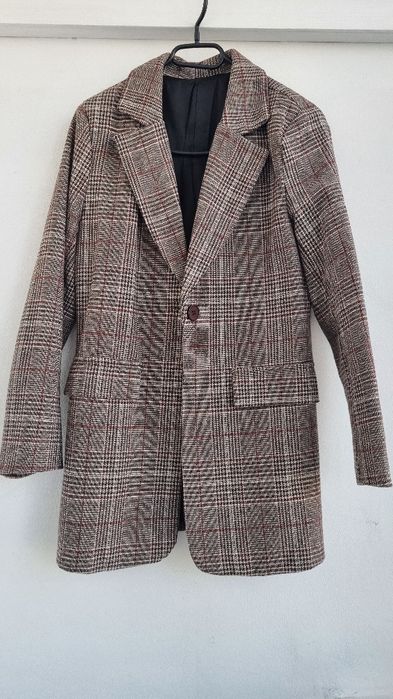 Сако  в кафяво каре. .Облечено веднъж. Супер актуално.