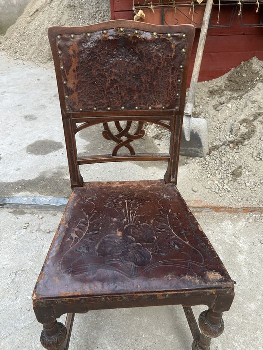 Scaune vechi de colectie