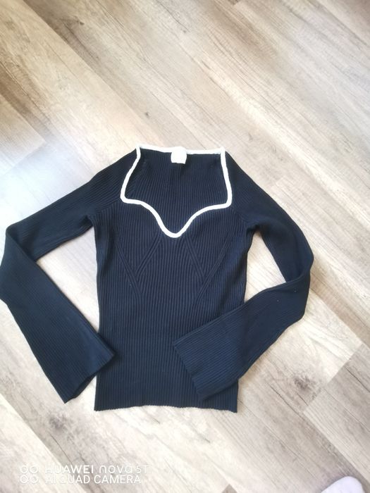 Bluza cu decolteu în forma de inima