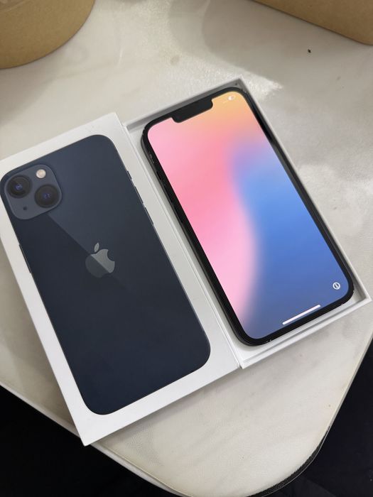 Продам Айфон 13