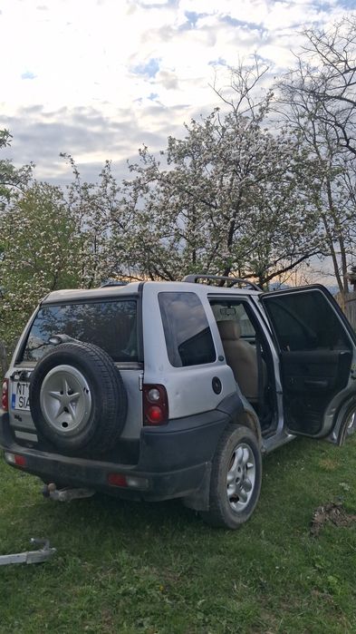 Vând Land Rover 1