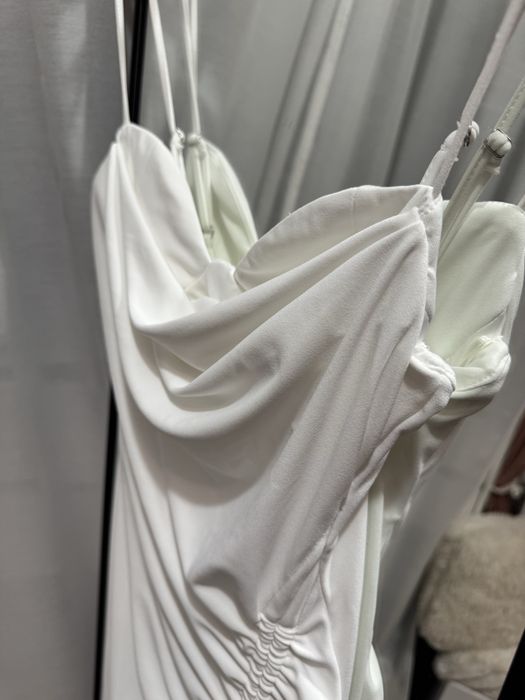 Rochie albă midi bodycon cu drapaje bretele subtiri Zara mărimea S