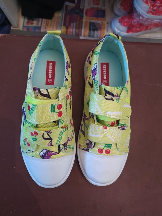 Продам детскии обувь.