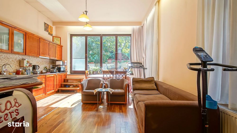 3 camere în Centrul Istoric: 90 mp, curte privată și vedere spre Tampa