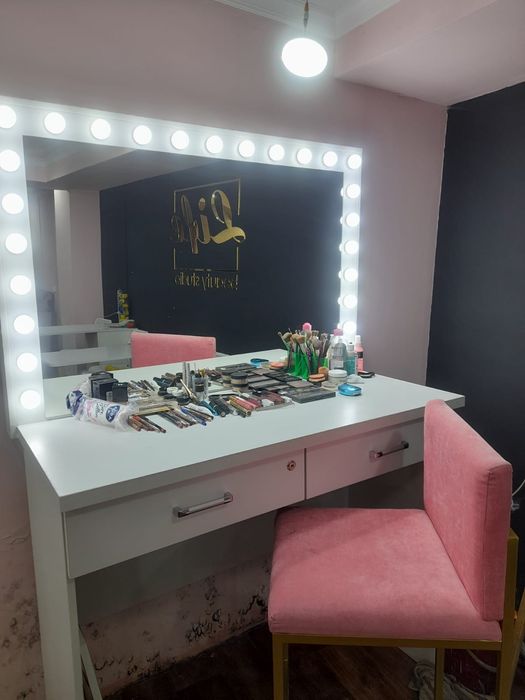 Мебель для салона кросатыи