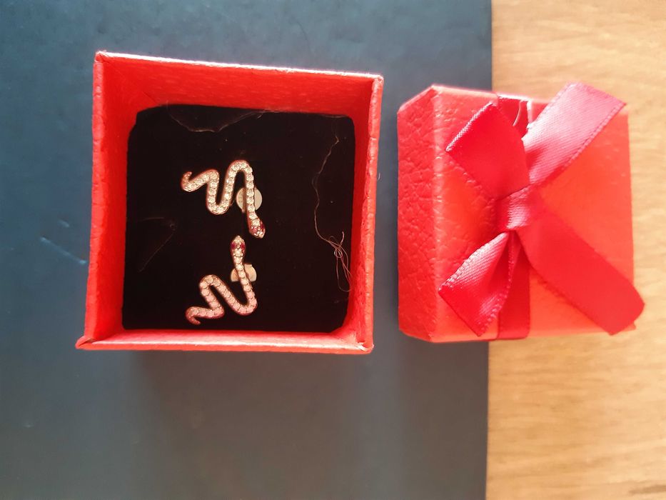 Обеци, сребърни дамски чисто нови в кутийка