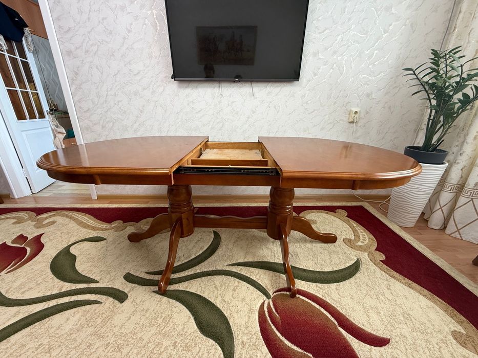 Стол для гостиной