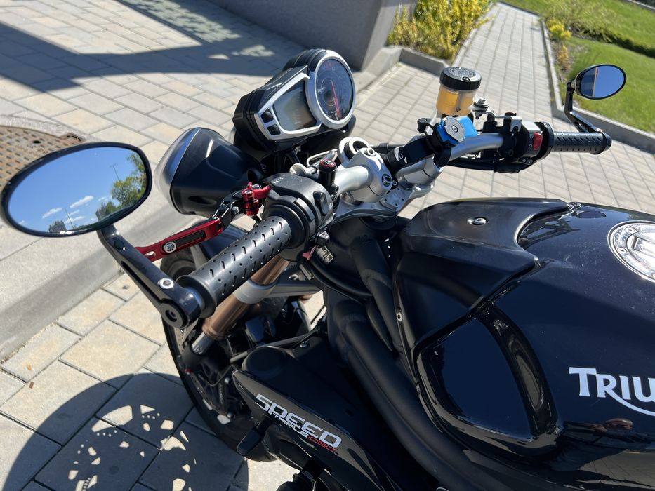 Triumph Speed Triple 1050 продавам