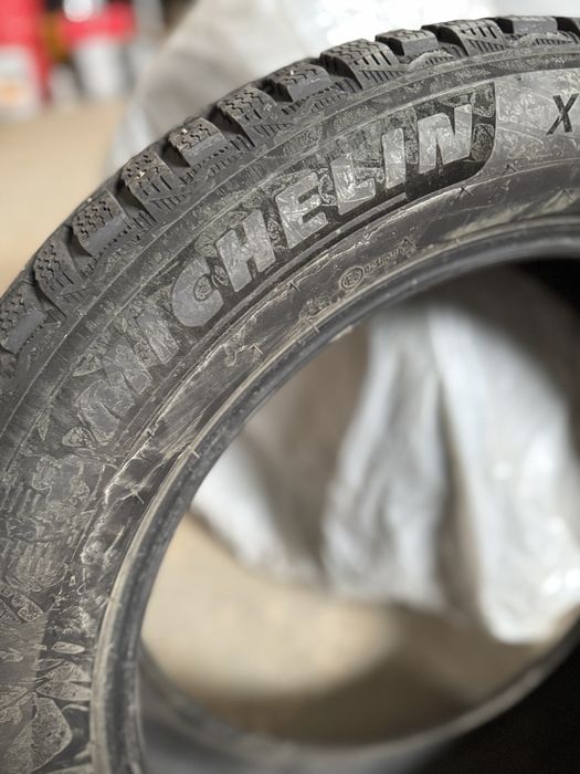 285/50/R20, Lexus LX570