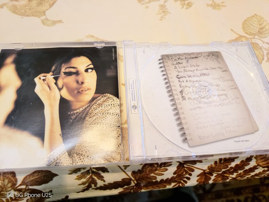 Продавам СД. диск на Амy Winehouse
