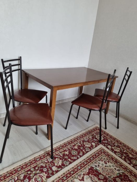Продам стол со стульями