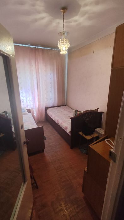 Сергели 4, 2 комнатная, 1 этаж, угловая квартира, подвал и огород