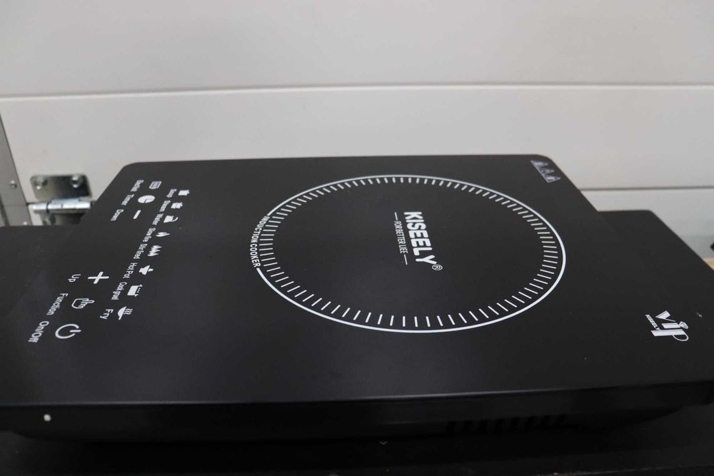 Индукционен котлон с множество настройки и функции, 2200W