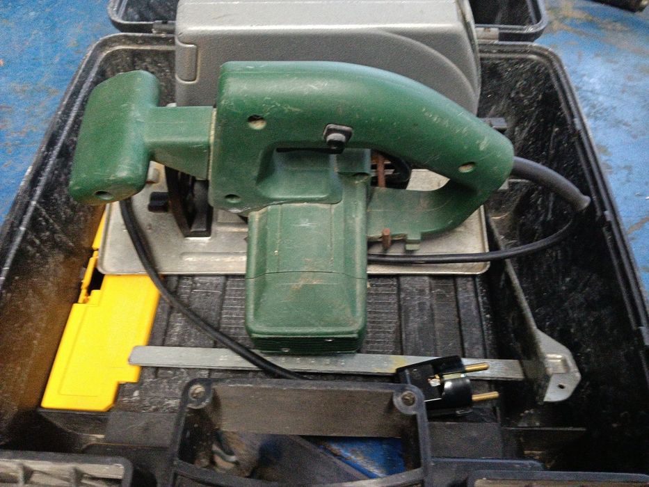 Ръчен циркуляр Bosch PKS 46 и малка пендула