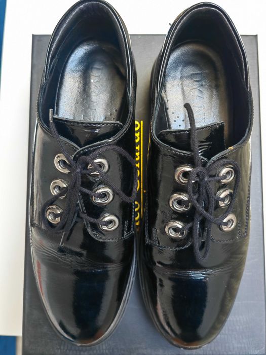 Pantofi negri femei cu sireturi