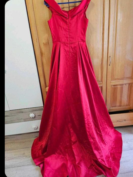 Продавам елегантна рокля