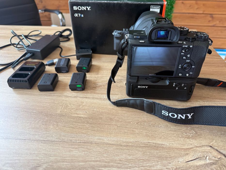 Sony A7sII + Sony FE3.5-5.6/ 28-70