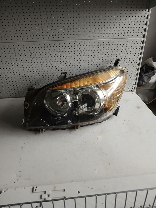 Ляв фар Toyota Rav4 2010