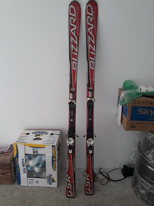 Ски, ски обувки и щеки