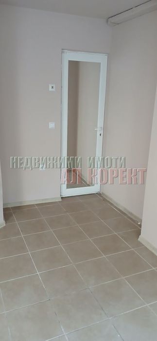 Дава се под наем Магазин в Варна, Колхозен пазар - 27 кв.м за 280.5 € - Снимка #2
