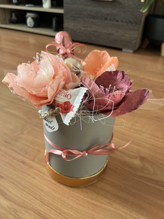 Ръчно изработени цветчета от хартия пенливо вино и