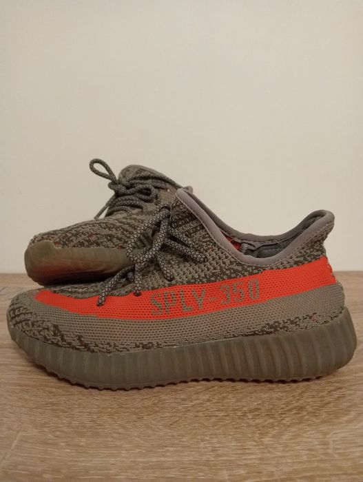 Vând yeezy 350 beluga