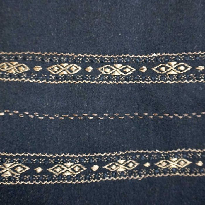 Costum popular cu ie lucrata manual si catrinte fir metalic S-M