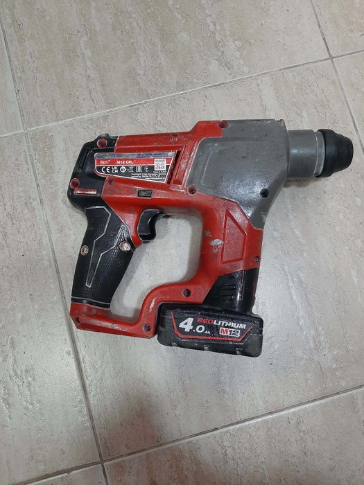 Акумулаторен перфоратор Milwaukee M12 CH ,  безчетков с батерия