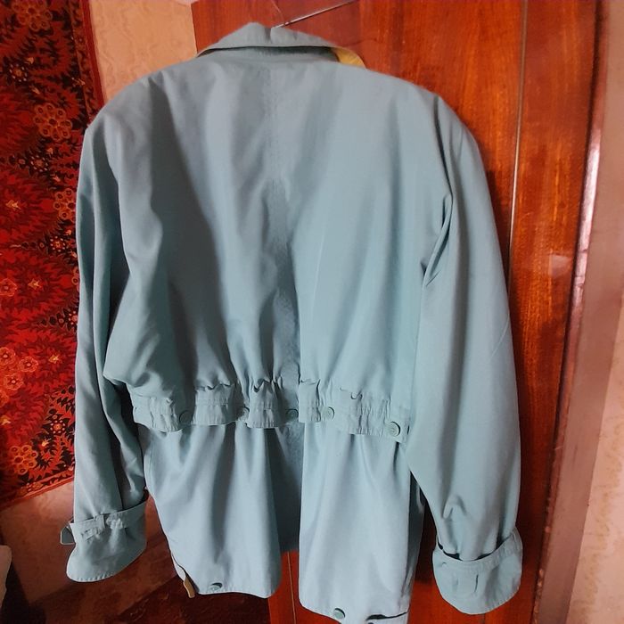 Продаётся женская куртка на весну-осень