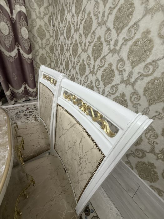 Стол , стульясымен сатылады