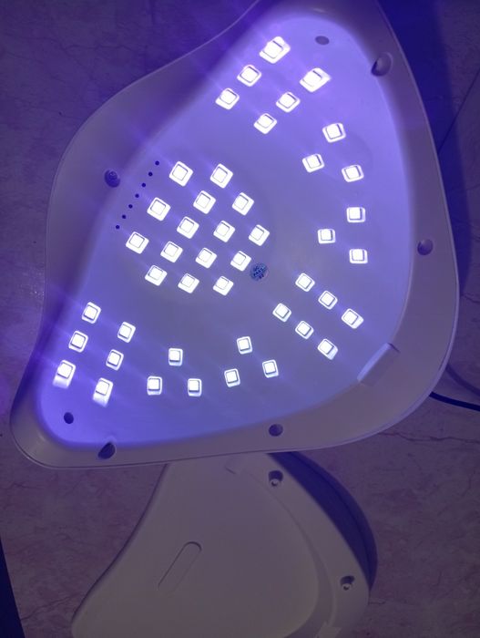 Lampa Uv pentru unghii