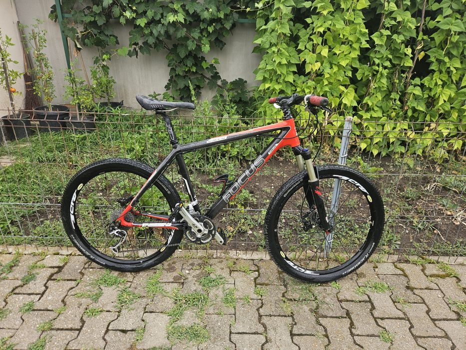 Bicicleta mtb carbon Focus