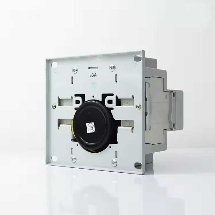 Suntree Автоматични Ум шалтери 63А монофазен/трифазен мрежа/инвертор