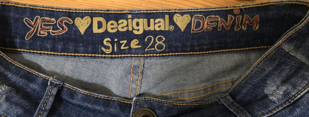 Дамски оригинални дънки. Desigual.  Като нови.