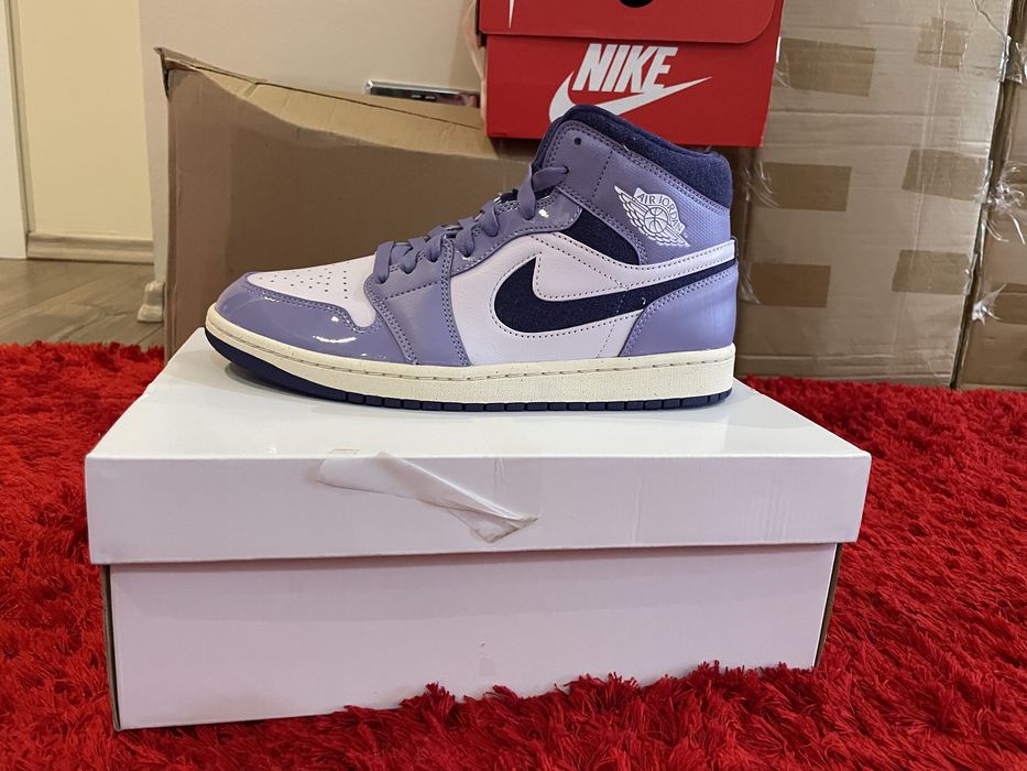 Jordan 1 mid purple