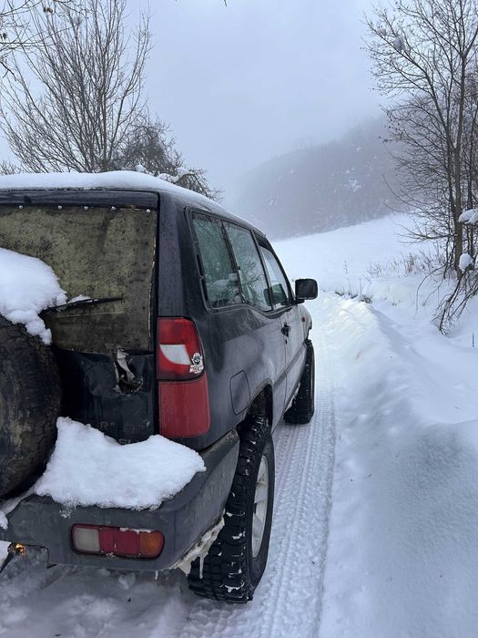 Nissan Terrano 2.4 benzina !