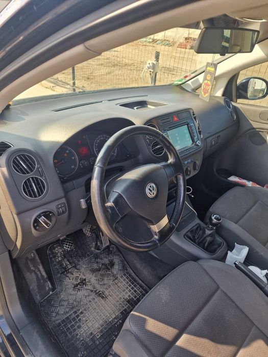 Vând Golf 5 plus din 2006 motor 1.9  130 cp