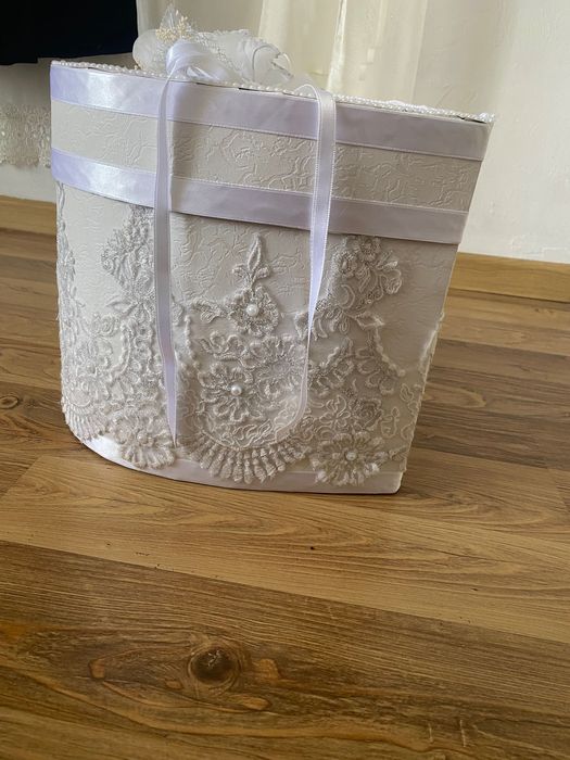 Букет с бели рози