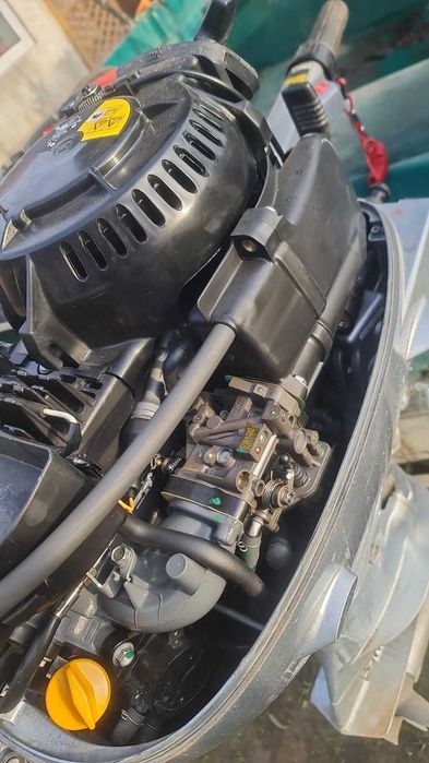 Vând ansamblu barcă + motor, ideal pentru ieșiri pe apă