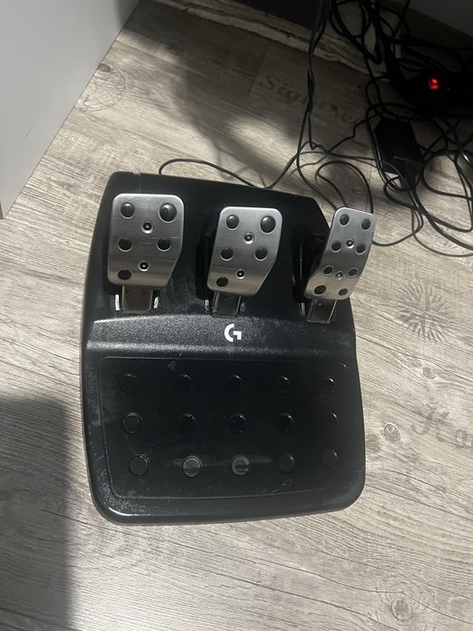 Logitech G923 racing wheel and pedals